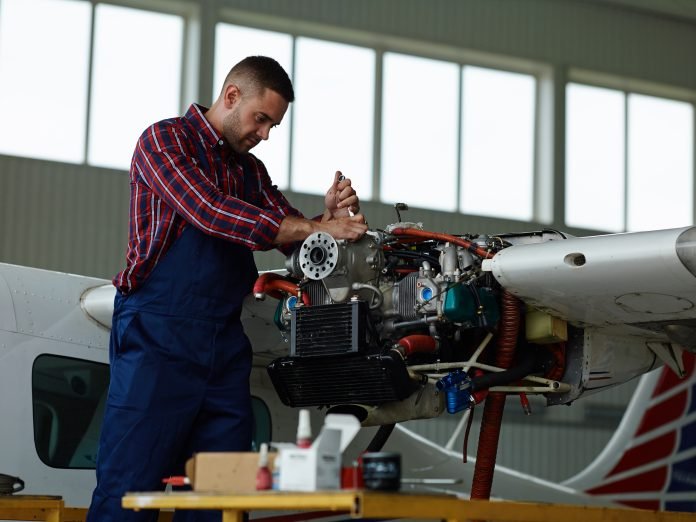 Career in Aircraft Engineering and Maintenance Engineer in